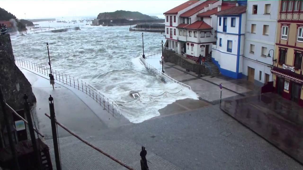 La Nana Del Mar / The Lullaby Of The Sea On Old Harbour Lägenhet Cudillero Exteriör bild